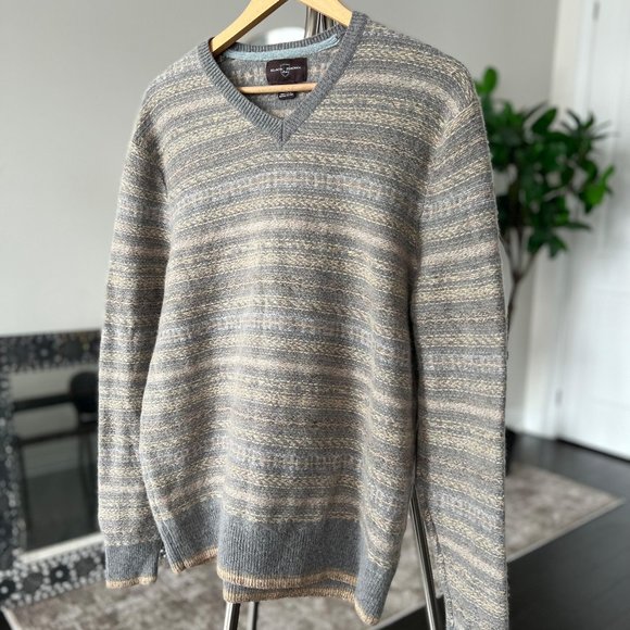 Classic V-neck Men's Sweater by Black Brown 1826 – Large/XL - Picture 5 of 6